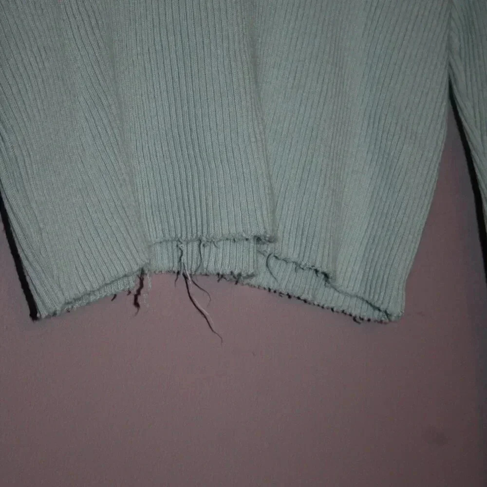Brandy Melville Long Sleeve Ribbed V-Neck Shirt - Picture 3 of 12